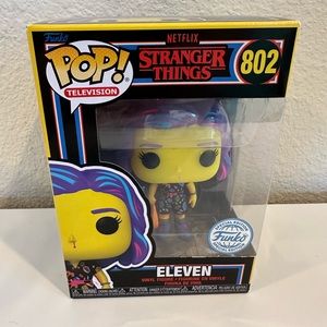 Funko Pop! #402 Strangers Things - Blacklight Eleven Funko Special Editi…